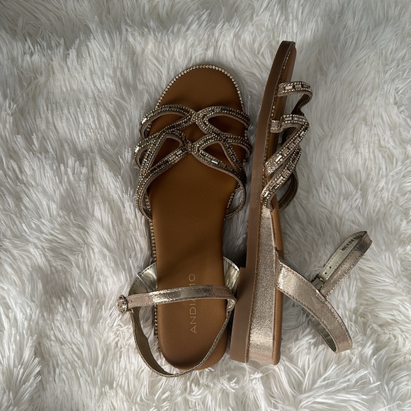 NWOT Sandals - Picture 2 of 2